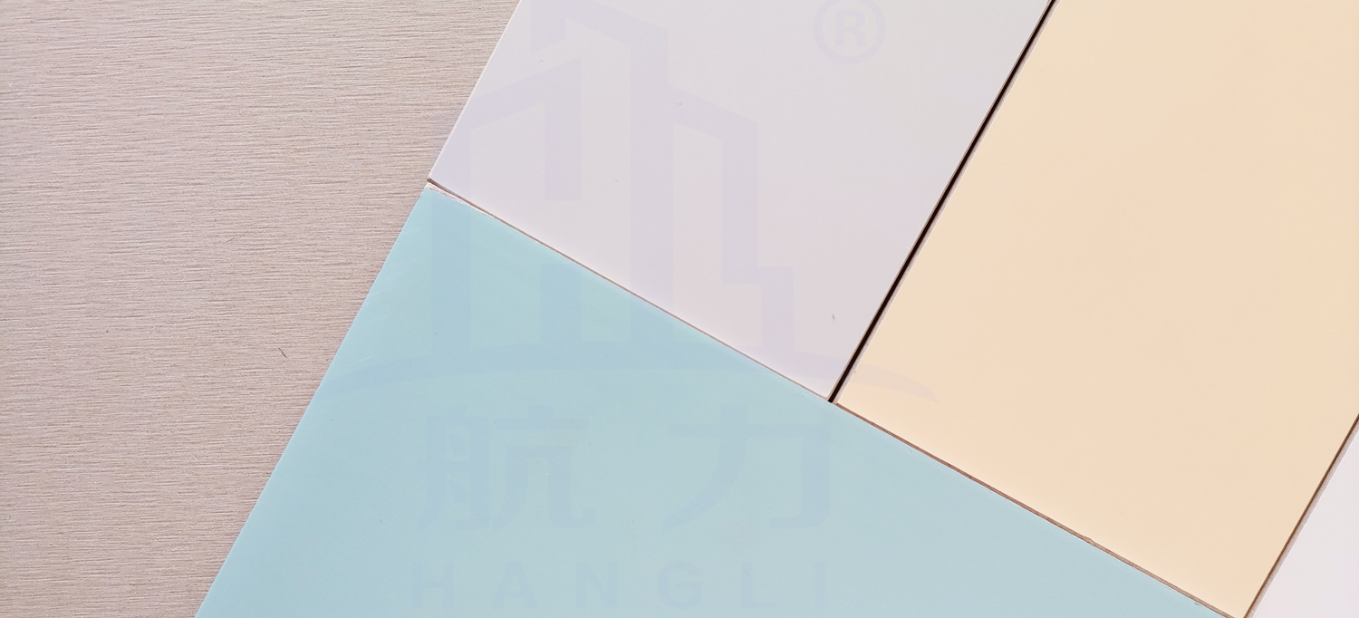 以石英纖維防火板為基材；  ●綠色環(huán)保，無甲醛、無石棉；  ●A級阻燃，防火、防潮；  ●堅(jiān)固耐用，超長壽命；  ●質(zhì)輕高強(qiáng)、隔音隔熱；  ●裝配式安裝，省時(shí)、省力、經(jīng)濟(jì)；  ●表面涂層使用納米無機(jī)涂料，抗菌、防腐、防蛀、易清潔；