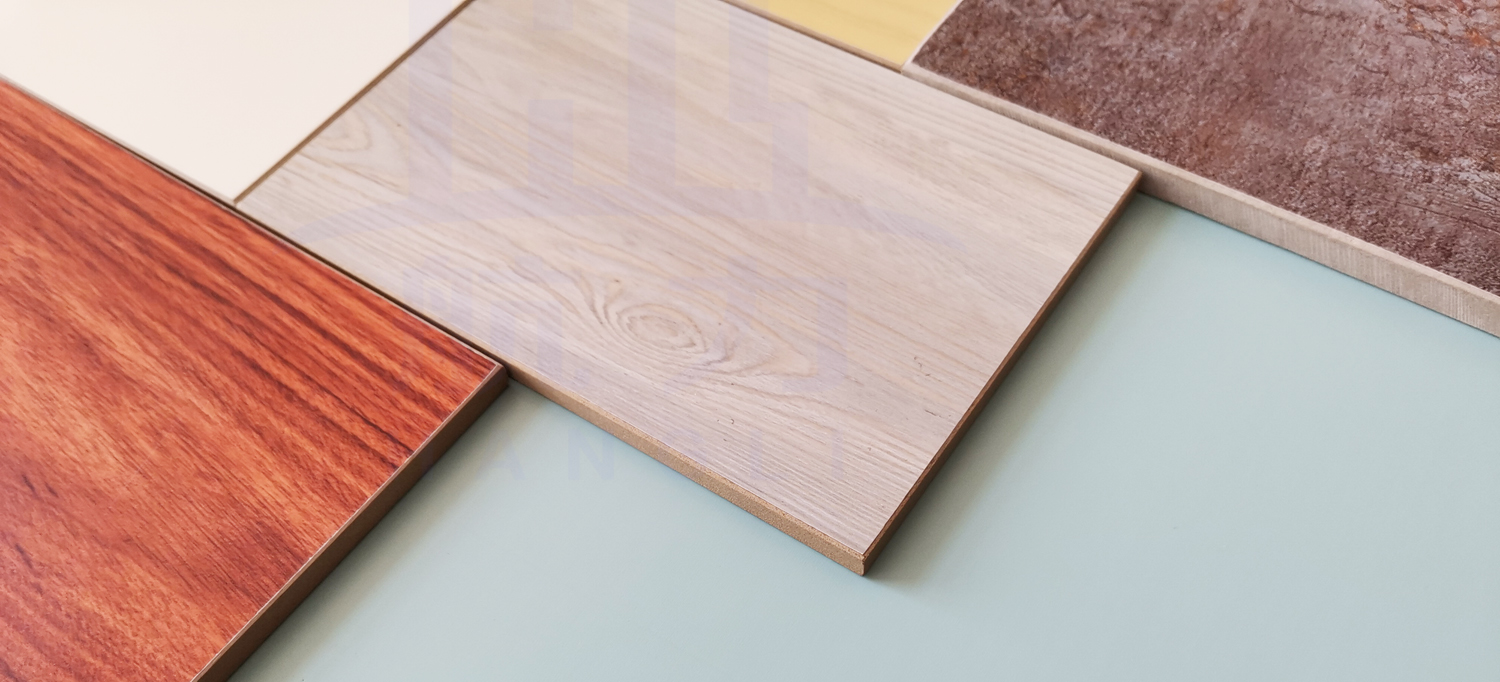 裝飾纖維水泥板。是以硅質、鈣質材料為主原料，加入多種方法養護而成的一種新型建筑材料。導電系數低，是理想的絕緣材料、防火防水、隔熱隔音、質輕高強、施工簡易、經濟美觀、安全無害、、耐酸堿、壽命長