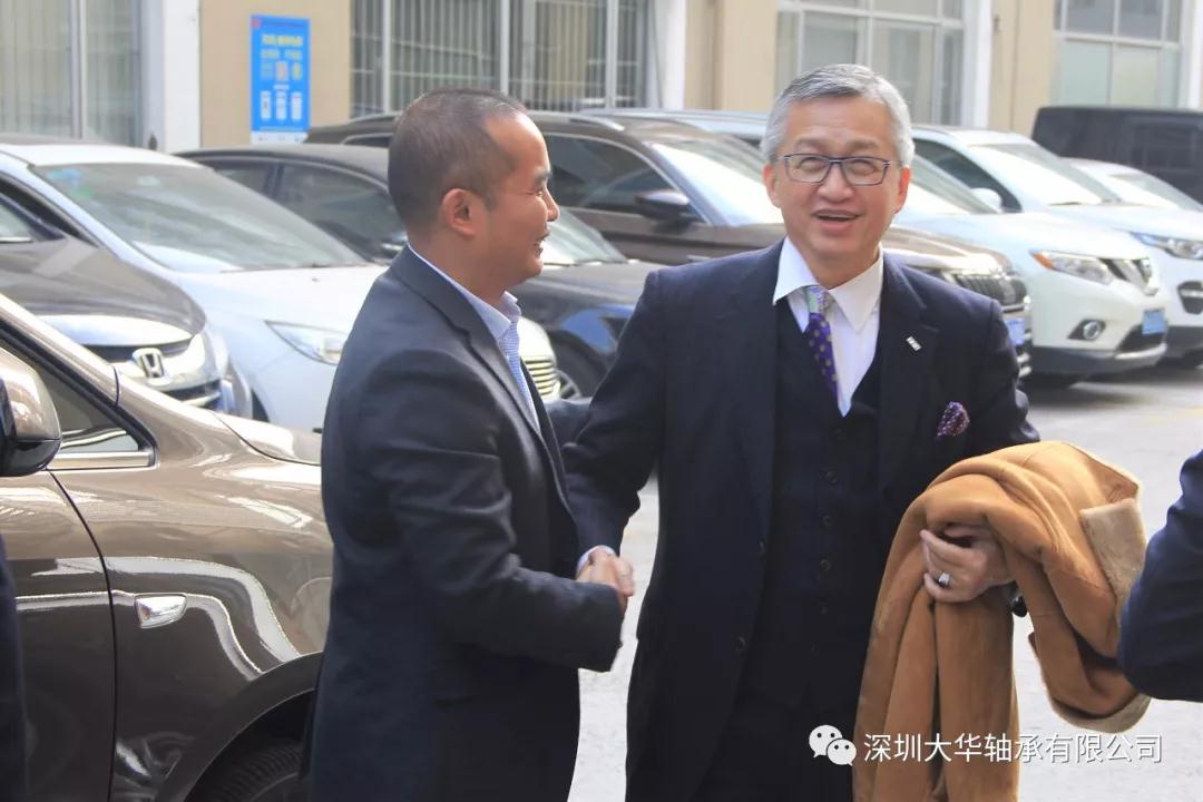東培董事長到達大華軸承 東培董事長到達大華軸承